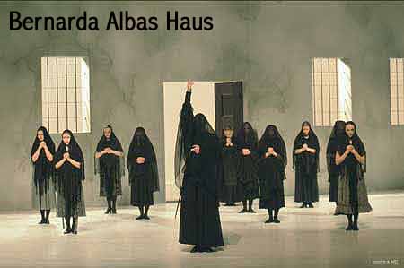 Bernarda Albas Haus wird geladen